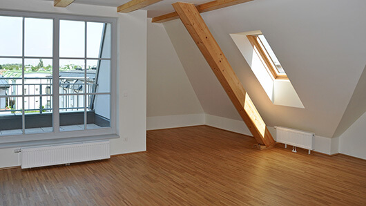 Zum Wohnraum ausgebauter Dachboden